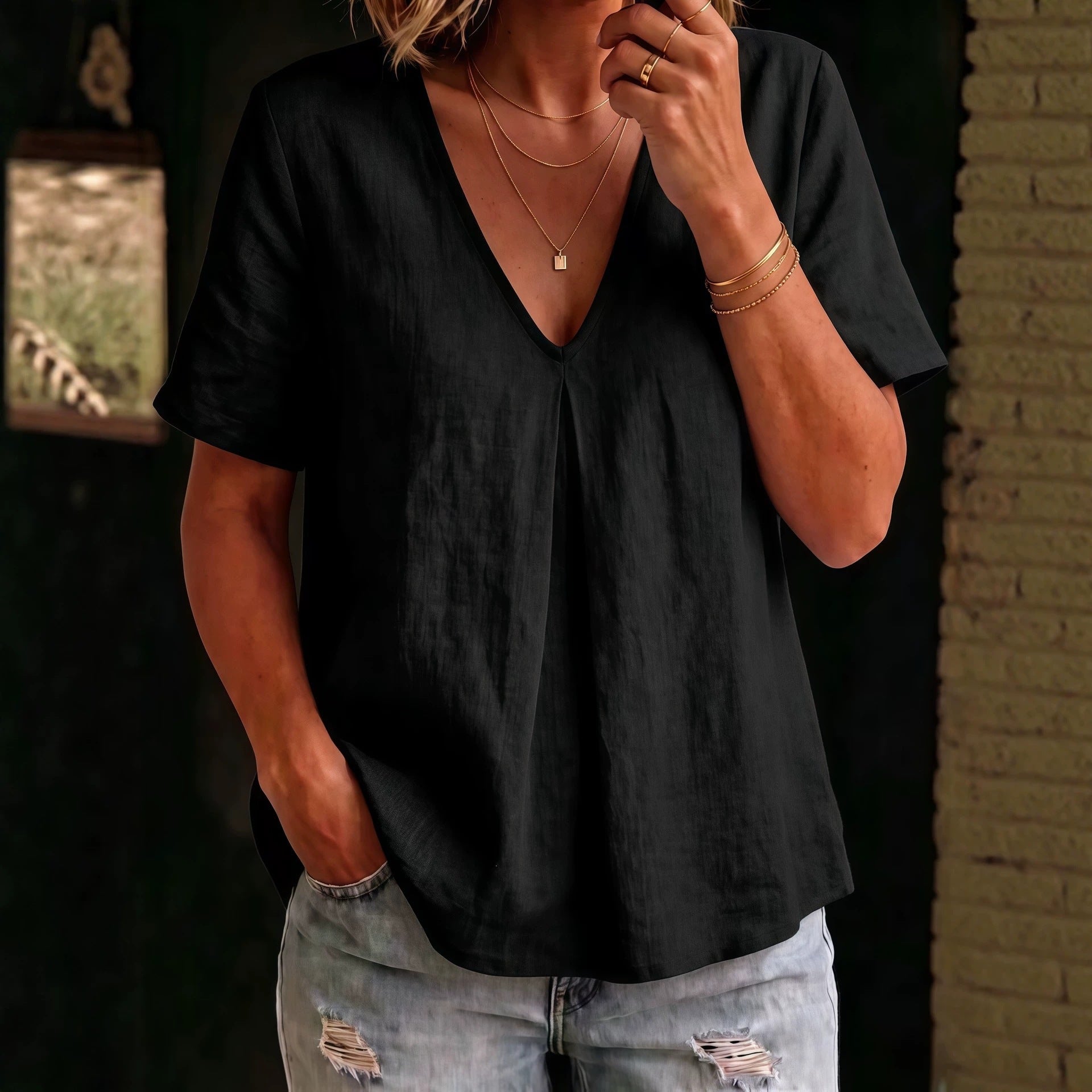 V-neck short-sleeve shirt